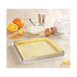 Carré perforé L. 15 cm de L'école Valrhona par De Buyer