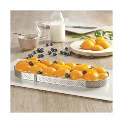Cercle perforé forme Oblong 30 x 11 cm de L'école Valrhona par De Buyer