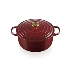 Cocotte en Fonte Ronde 28 cm Garnet Bouton Doré Le Creuset Signature