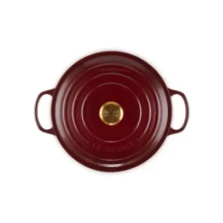Cocotte en Fonte Ronde 28 cm Garnet Bouton Doré Le Creuset Signature