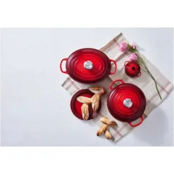 Cocotte en Fonte Ronde 28 cm Cerise Le Creuset Signature