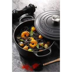 Cocotte en Fonte Ronde 22 cm Noir mat Le Creuset Signature
