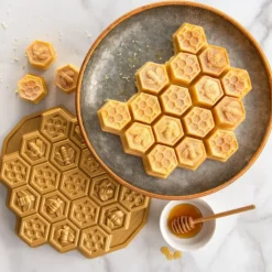Moule à Gâteau Nid d'Abeilles Toffee Nordic Ware