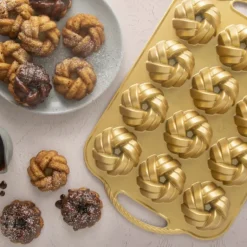 Moule Mini Bundt Torsadés (x12) Gold Nordic Ware