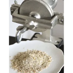 Moulin à Céréales en Fonte