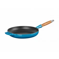 Poêle en Fonte 28 cm Azur avec Manche en Bois Le Creuset Signature