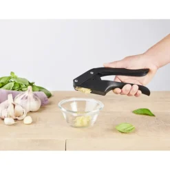 Presse et Tranche Ail Noir Mastrad